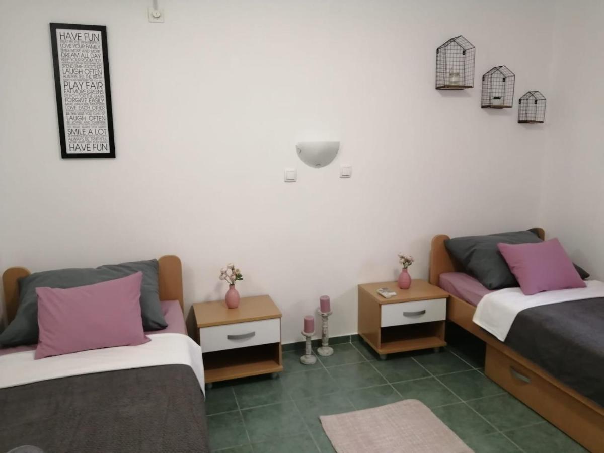 Holiday House Lara Starigrad Paklenica Exterior photo