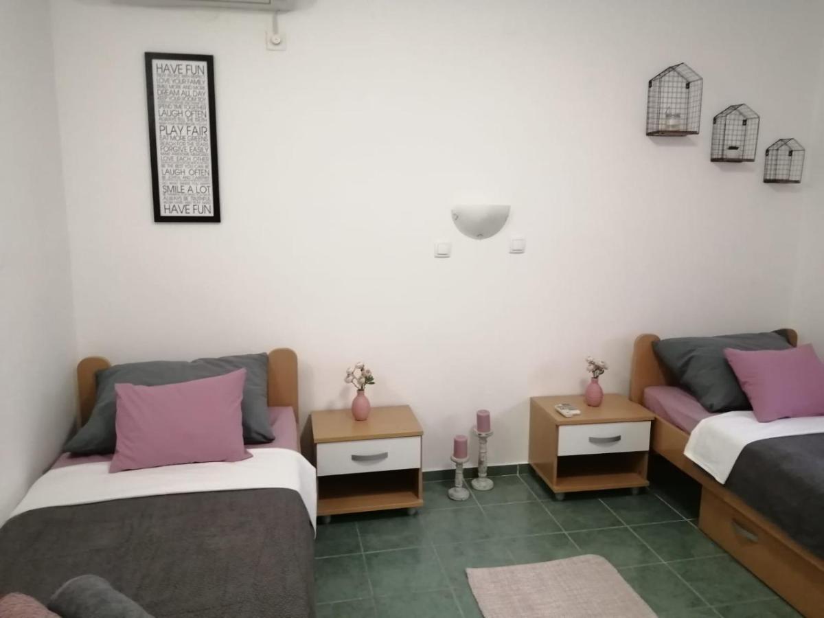 Holiday House Lara Starigrad Paklenica Exterior photo